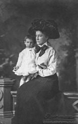 Evelina Bedinger Trapnell with Frederica Holmes Trapnell