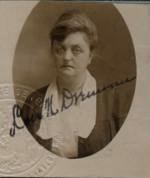 Lois Nichold Drennan Passport Photo