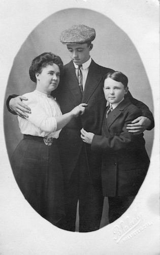 Lottie, Ira, and Everett Thompson, circa 1913