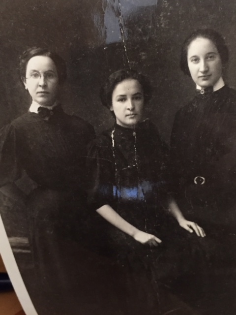 Minnie, Nettie and ? Pollakoff