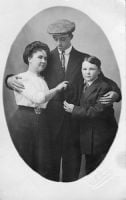 Lottie, Ira, and Everett Thompson, circa 1913