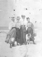 Nettie & Edna Valentine on beach, circa 1900
